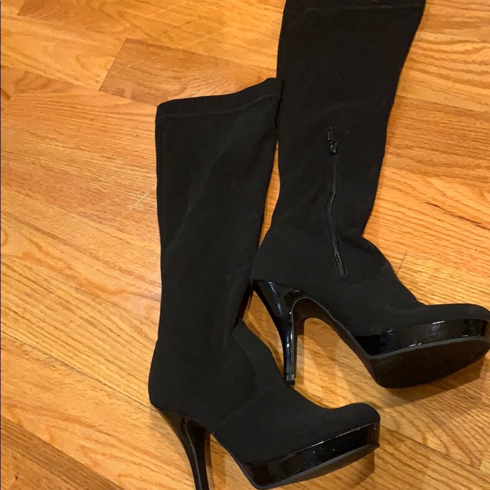 BLACK HEELS